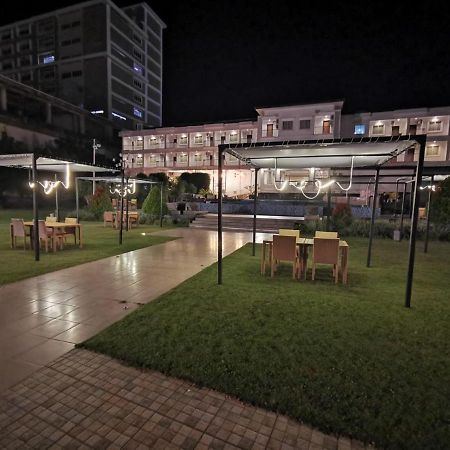 Naka Hotel Kupang Kupang  Eksteriør billede
