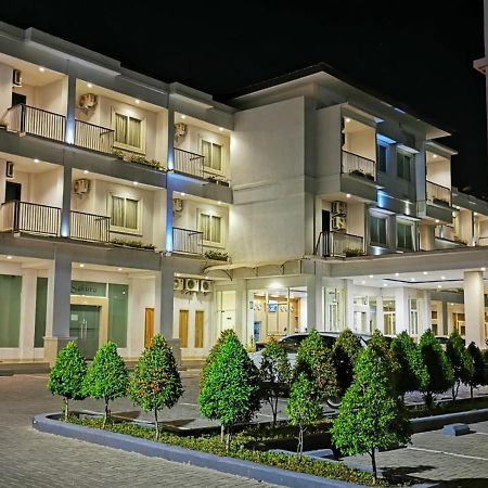 Naka Hotel Kupang Kupang  Eksteriør billede
