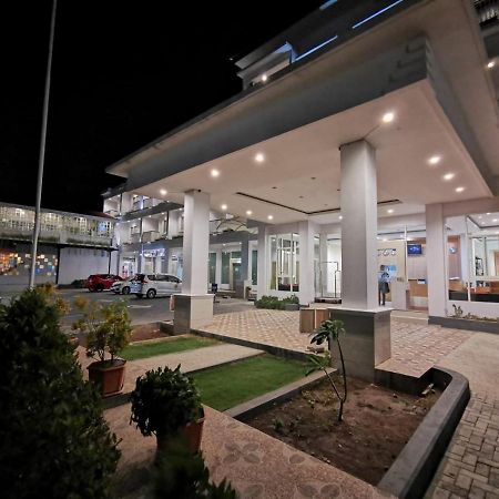 Naka Hotel Kupang Kupang  Eksteriør billede