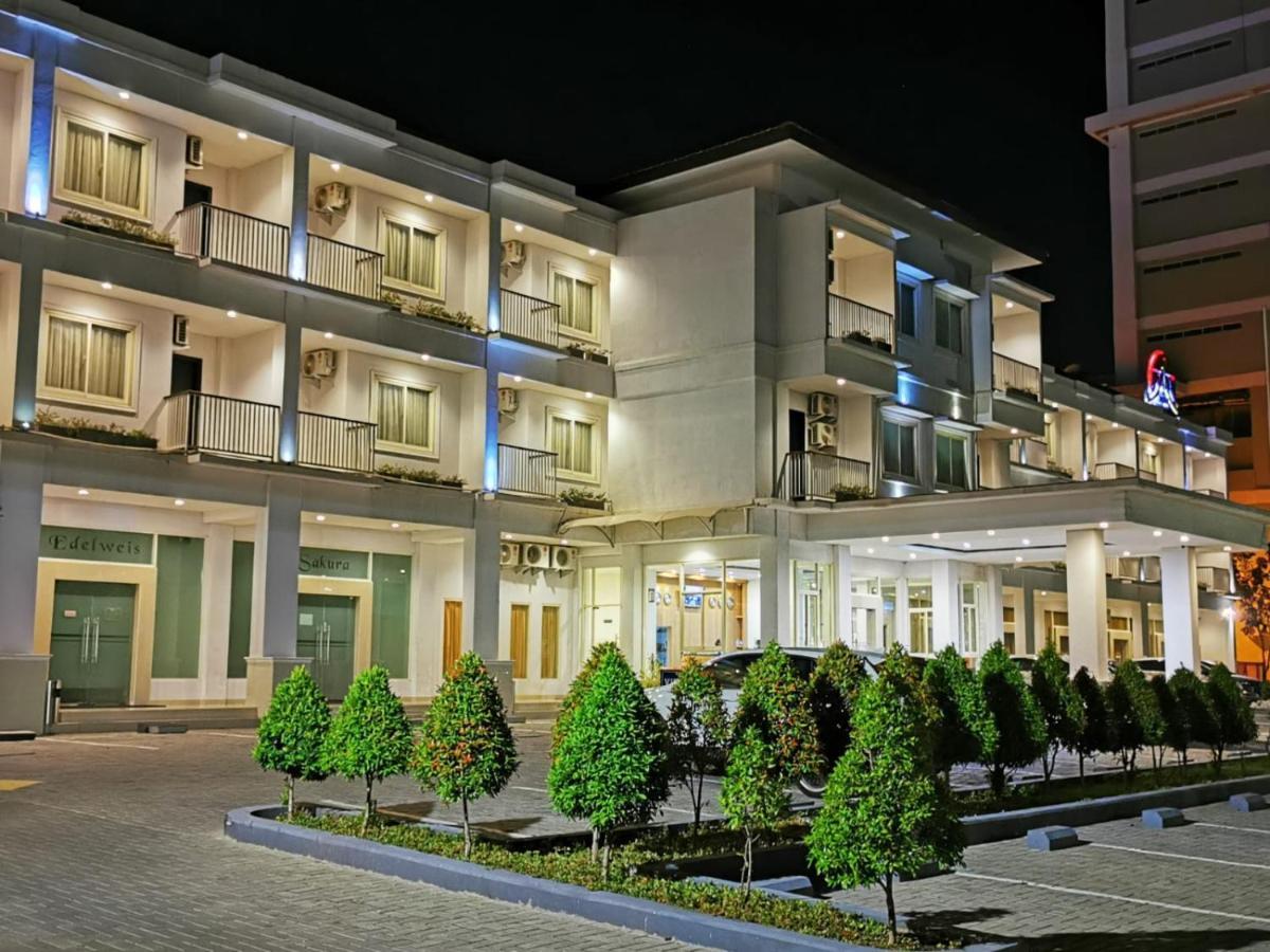 Naka Hotel Kupang Kupang  Eksteriør billede