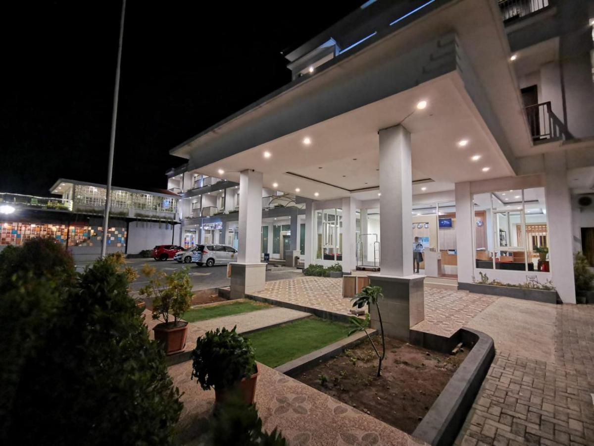 Naka Hotel Kupang Kupang  Eksteriør billede