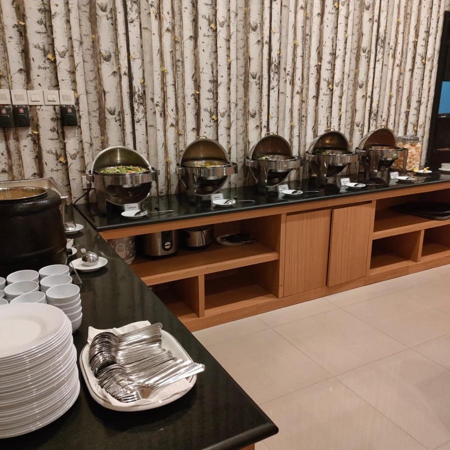 Naka Hotel Kupang Kupang  Eksteriør billede