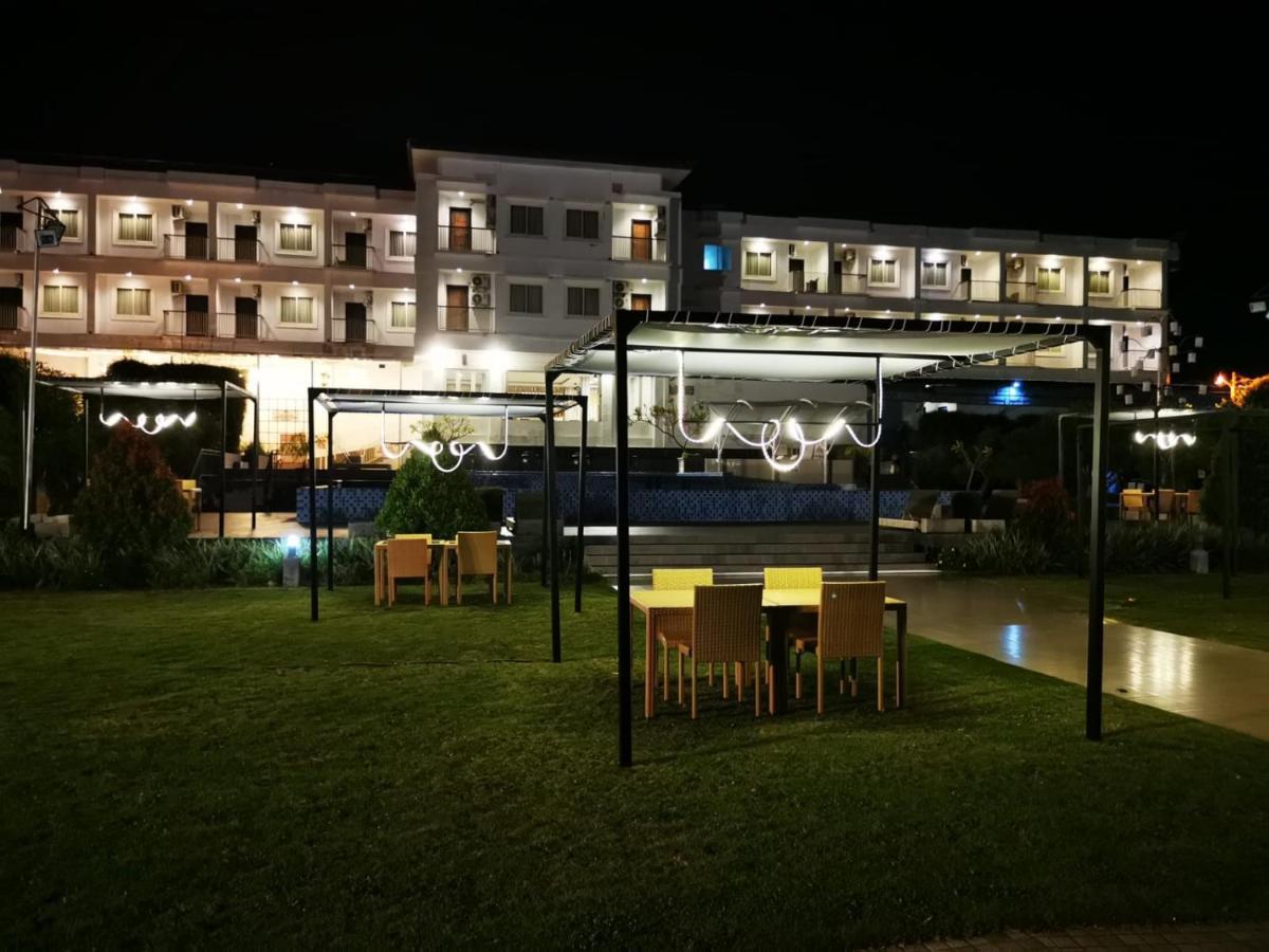 Naka Hotel Kupang Kupang  Eksteriør billede