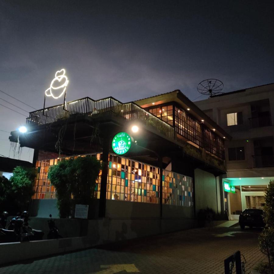 Naka Hotel Kupang Kupang  Eksteriør billede