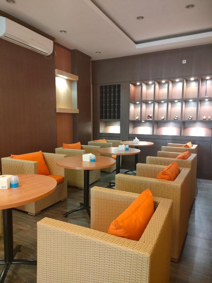 Naka Hotel Kupang Kupang  Eksteriør billede