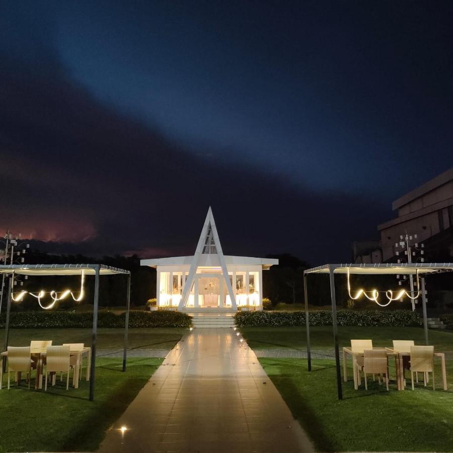 Naka Hotel Kupang Kupang  Eksteriør billede