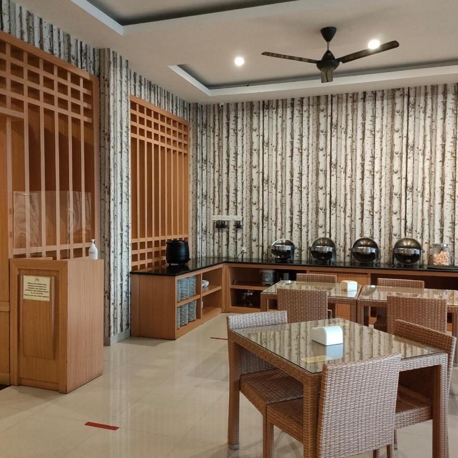 Naka Hotel Kupang Kupang  Eksteriør billede