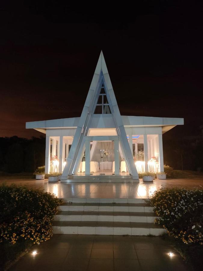 Naka Hotel Kupang Kupang  Eksteriør billede