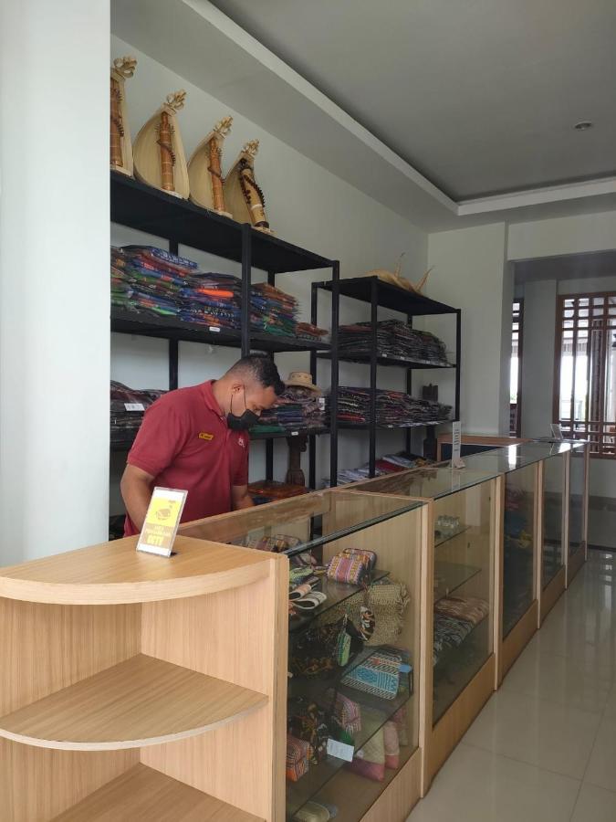 Naka Hotel Kupang Kupang  Eksteriør billede