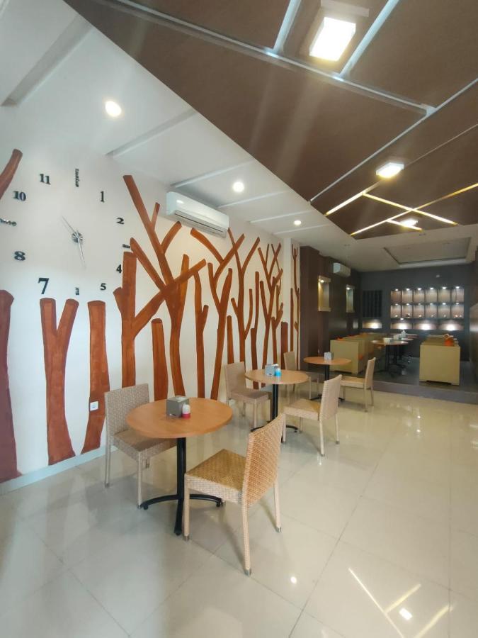 Naka Hotel Kupang Kupang  Eksteriør billede