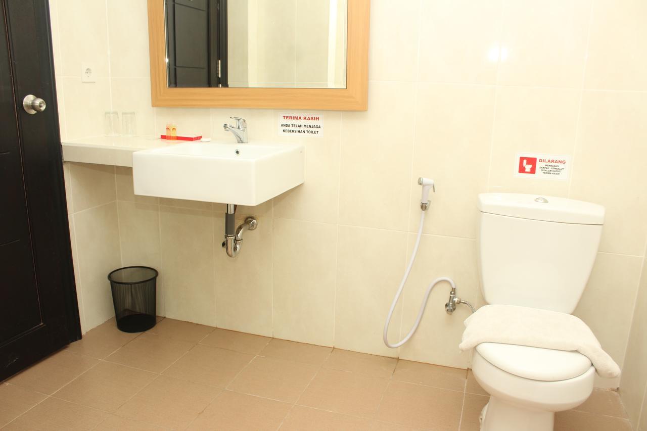 Naka Hotel Kupang Kupang  Eksteriør billede