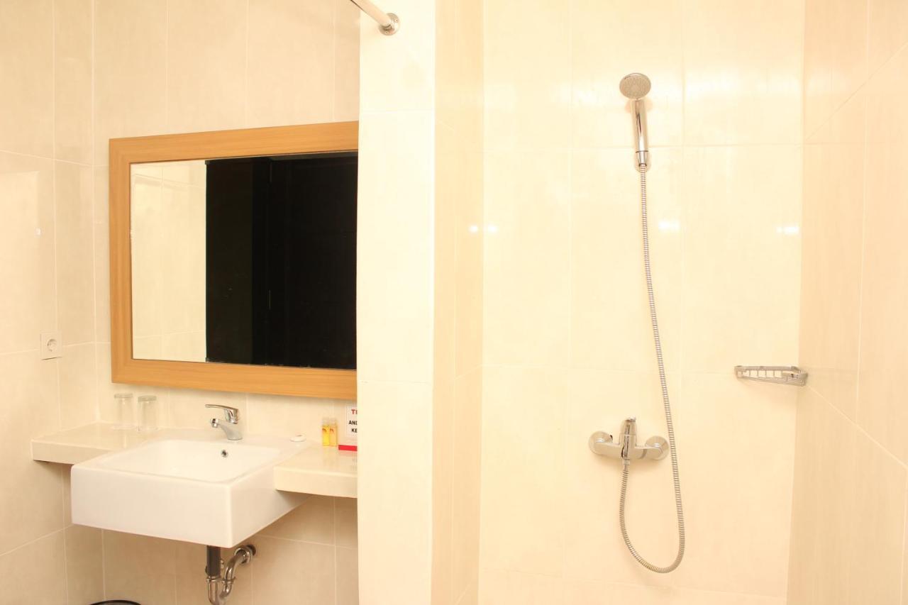 Naka Hotel Kupang Kupang  Eksteriør billede